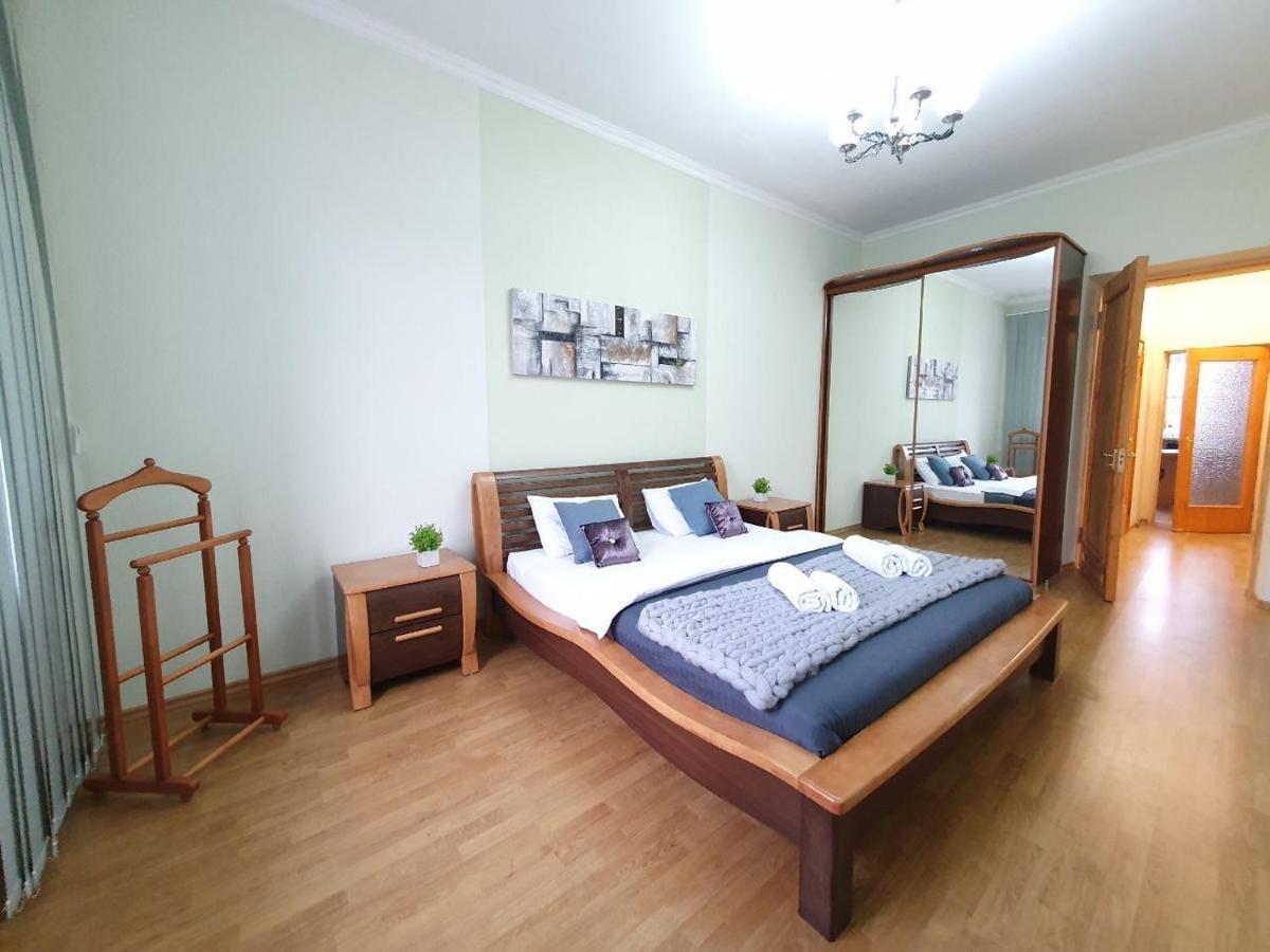 Inn Home Apartments In Kiev Center Kültér fotó